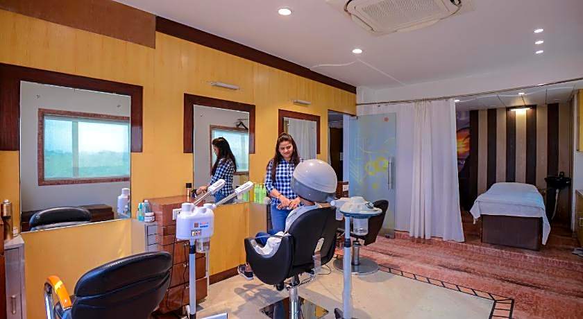 Wingston A Treehouse Hotel - Mathura