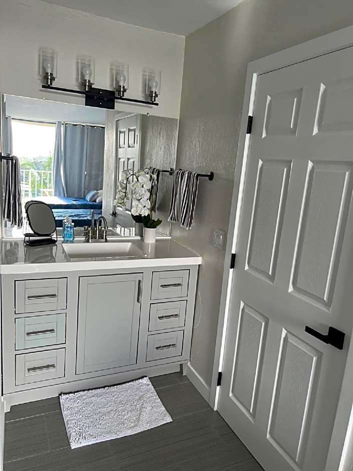 Stunning Views Best location in Hilo 2BR modern Condo