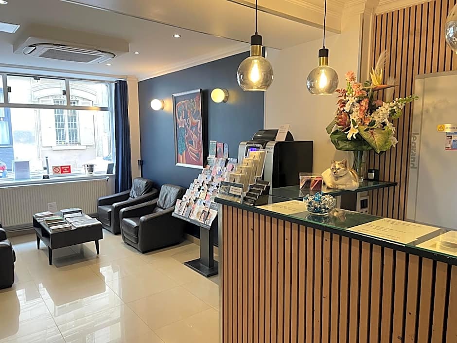 Mary's Hotel Republique