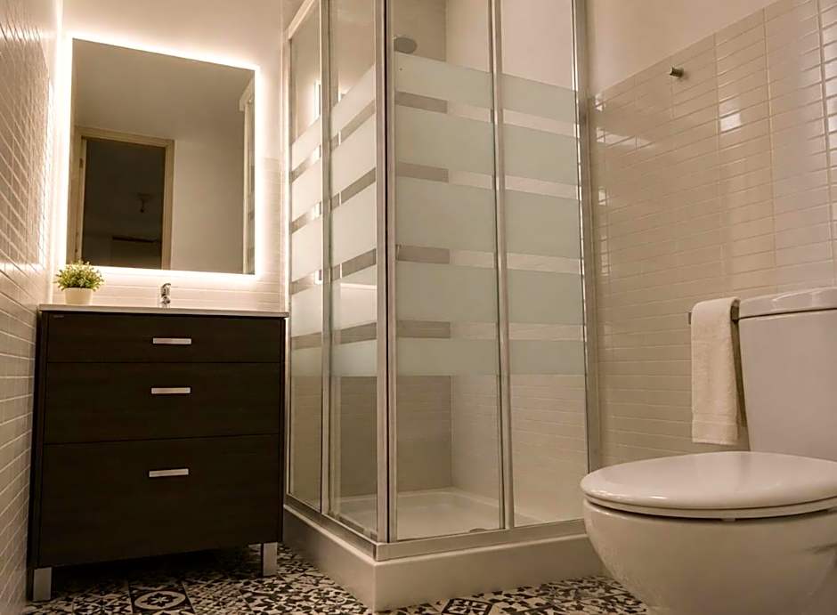 Hostal Ciempozuelos, Parque Warner y Madrid