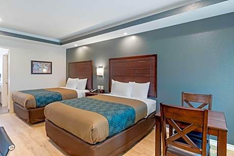 Queen Room with Two Queen Beds - Non-Smoking