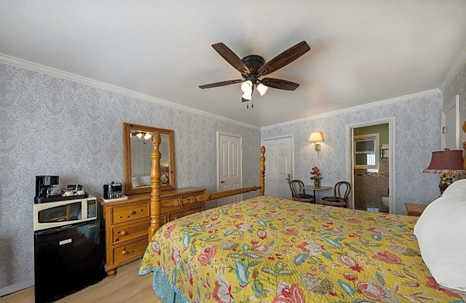Carmel Inn & Suites
