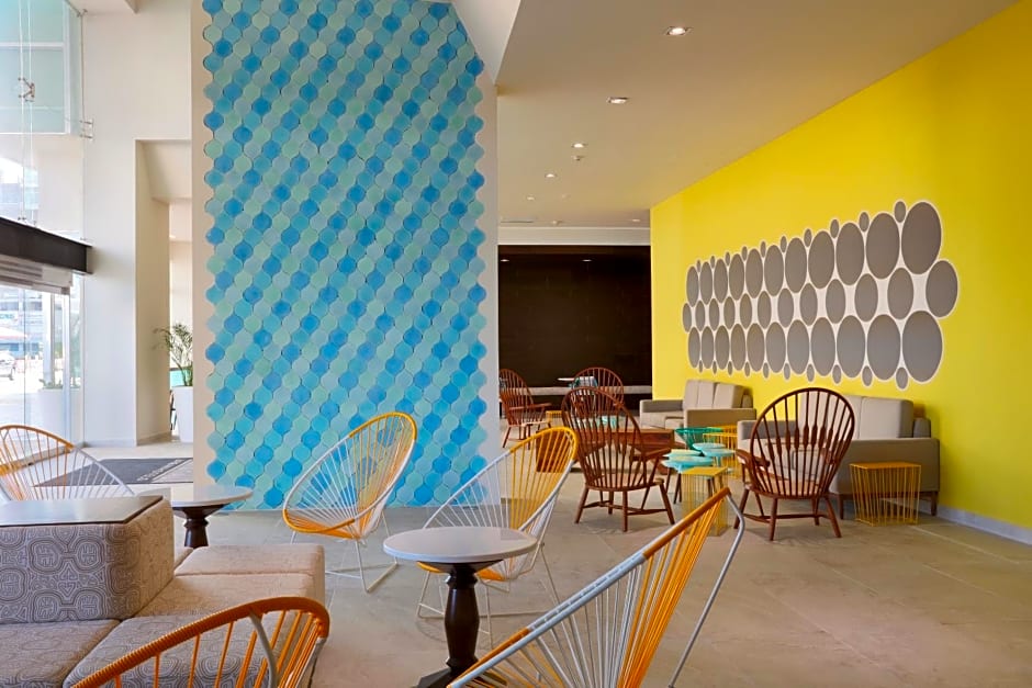 Krystal Urban Cancun-Malecon
