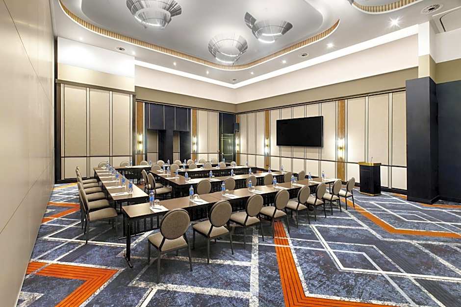 Legend Hotel Lagos Airport, Curio Collection By Hilton