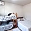KITNET S2 em TORRES-RS - Na mais bela praia Gaúcha - Cozinha - Banheiro - Ar condicionado - TV smart 32' - Wi-Fi - Estacionamento - Anfitriã Superhost no BnB