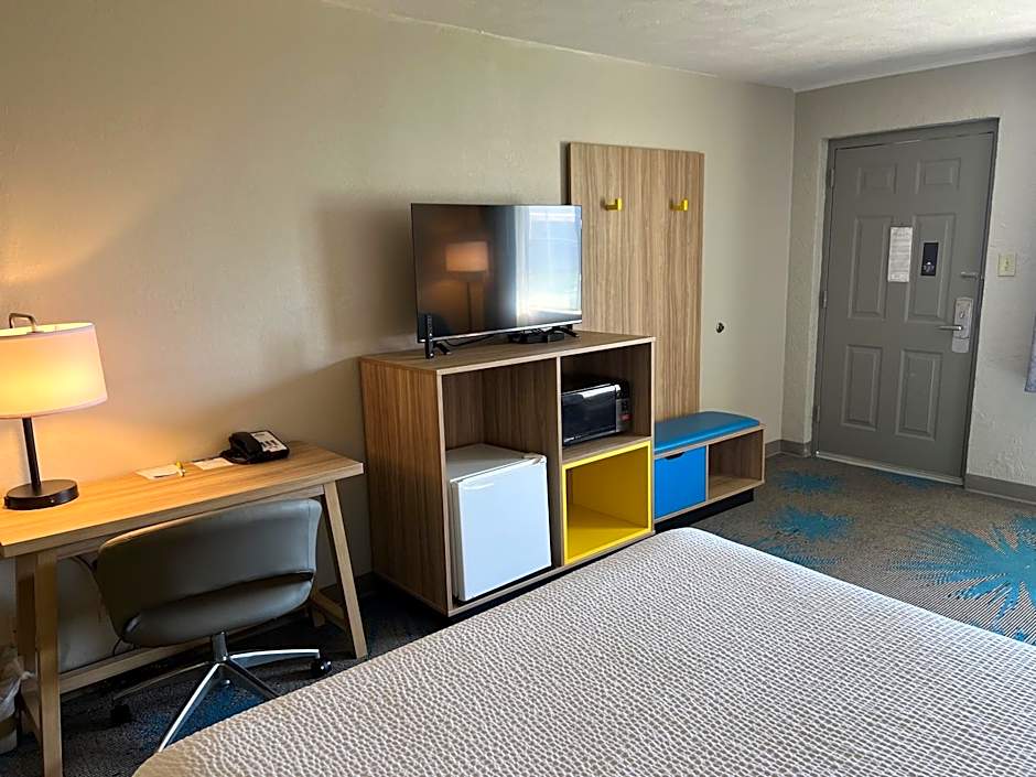 Days Inn by Wyndham Hays