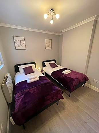 Modern Ground-Floor Flat • Sleeps 6