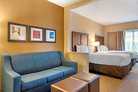 Double Suite with Two Double Beds - Non-Smoking