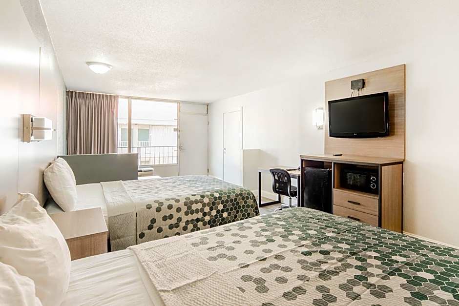 Econo Lodge Inn & Suites Bricktown