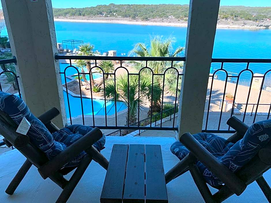 Lake Travis Stunning Waterfront, Sunset & Pool Views, Pet Friendly, Boat Ramp, Lago Vista, Texas