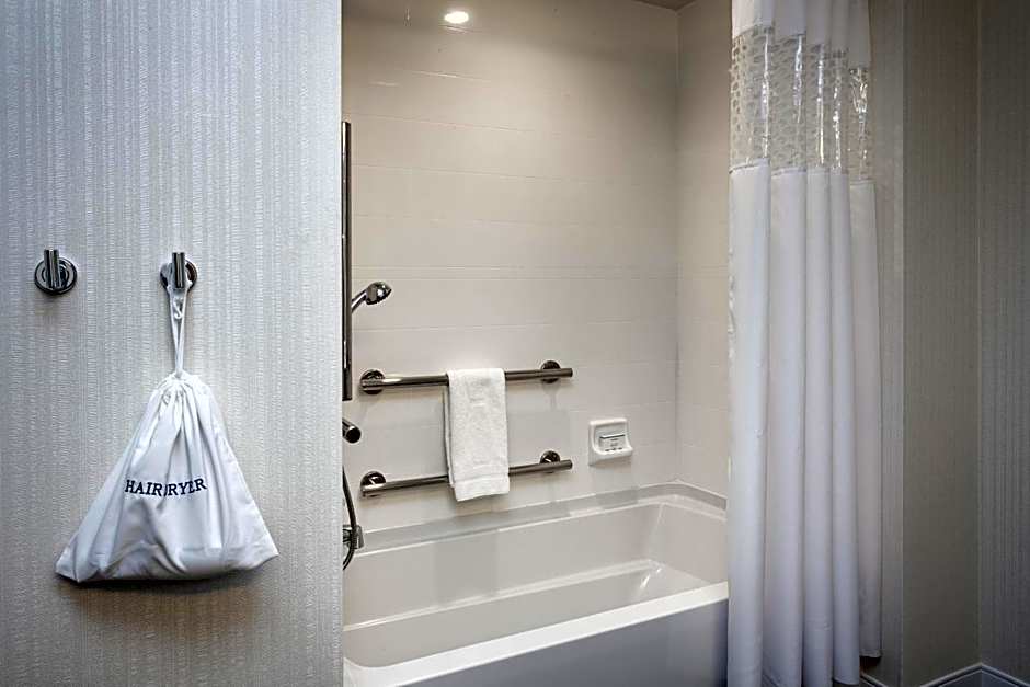 Hampton Inn & Suites Seattle/Northgate