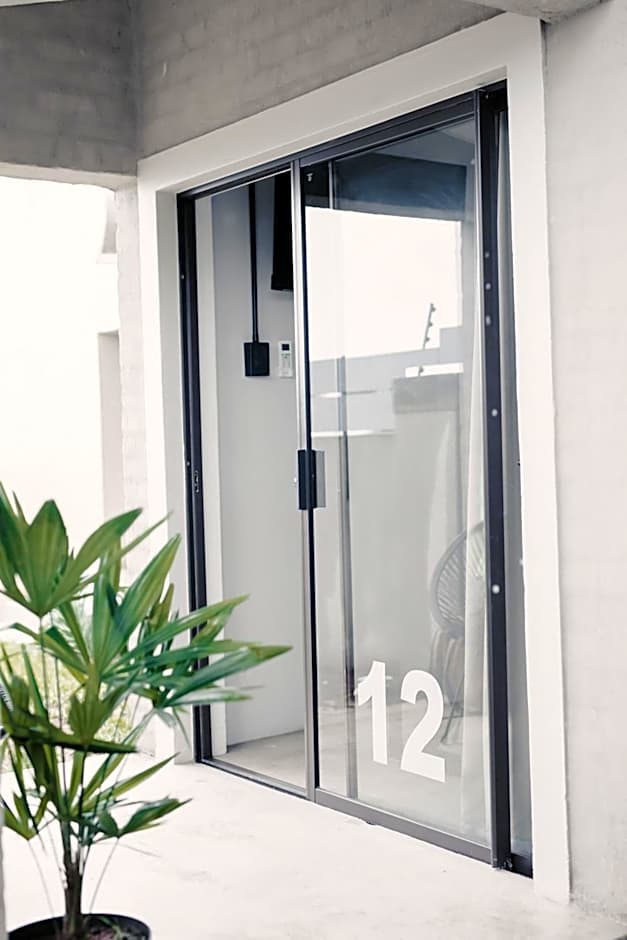 Lighthouse Guesthouse & Cafe