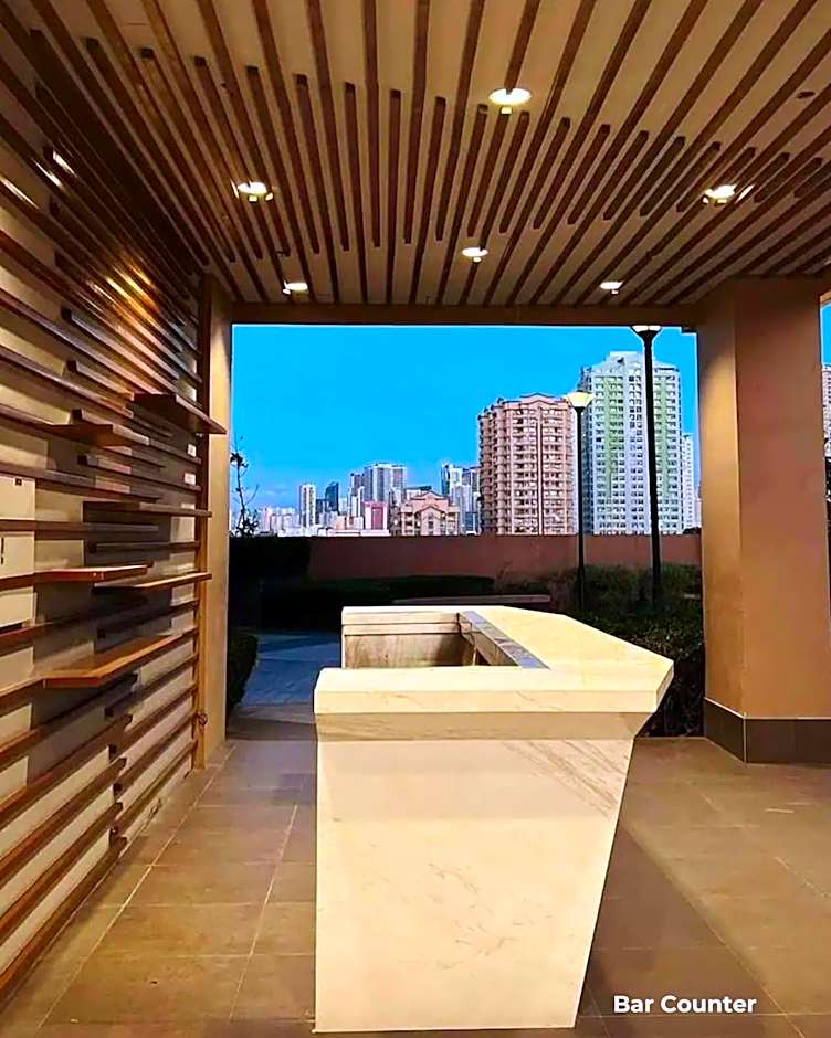 Bayfront Suite in Pasay, Manila Near NAIA Terminal, PICC, Star City, MOA and US Embassy - Pet-Friendly, Free Pool, Wi-Fi & Netflix