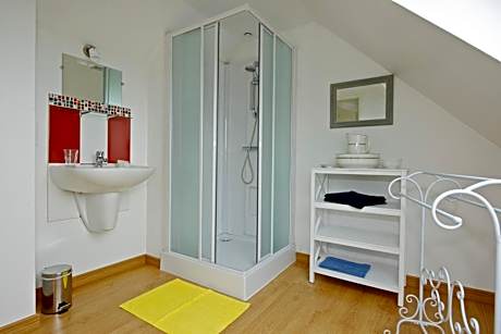 Triple Room with Private Bathroom