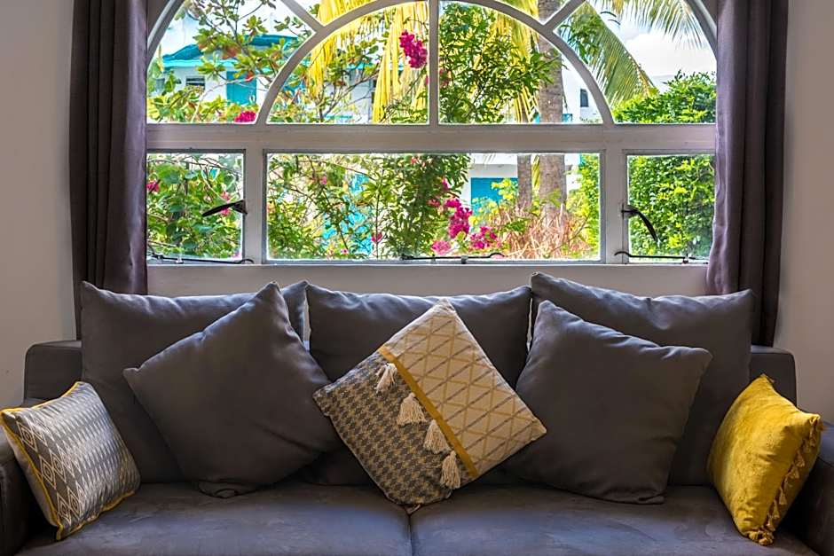 Cozy townhome near beach in heart of Grand Baie