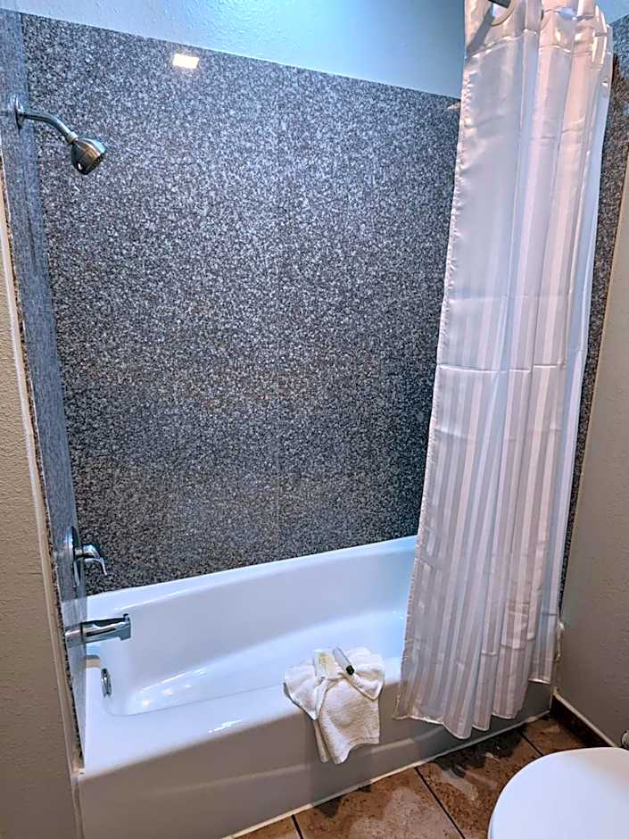 Atria Inn & Suites By OYO, Jourdanton, TX