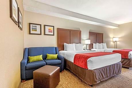 Superior Queen Suite with Two Queen Beds - Non-Smoking
