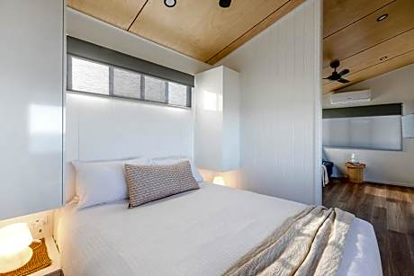 Premium Tiny Home - Sleeps 2 - Dog Friendly