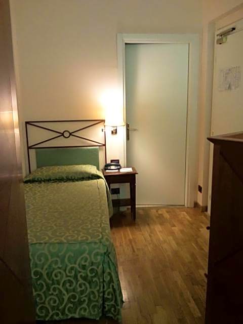 Photo 1 of 5 of Single Room