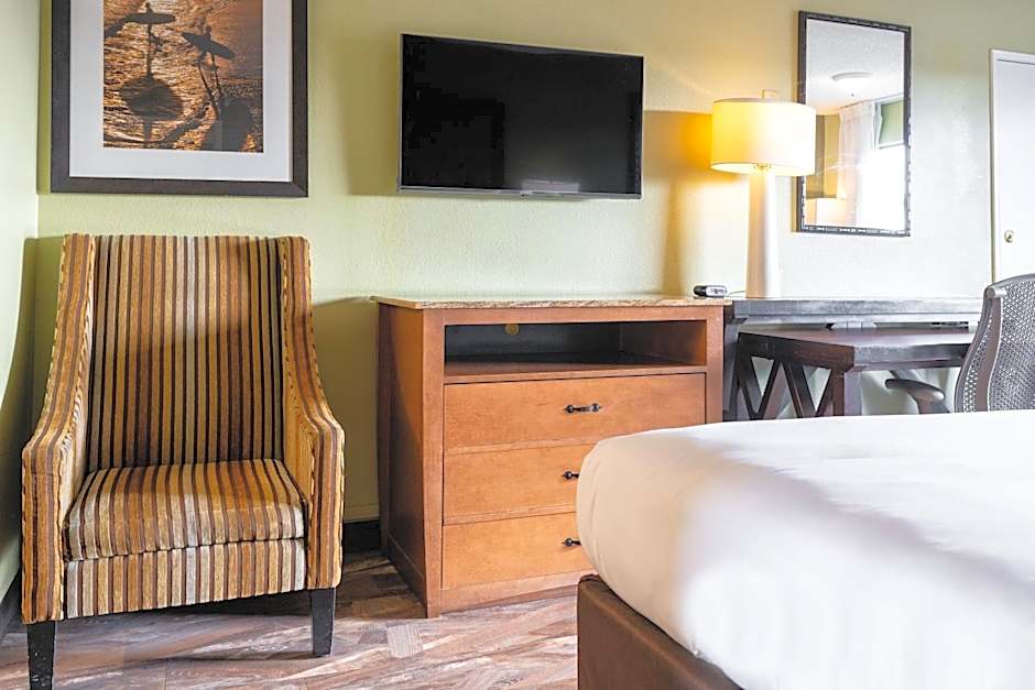 The Buena Park Hotel & Suites