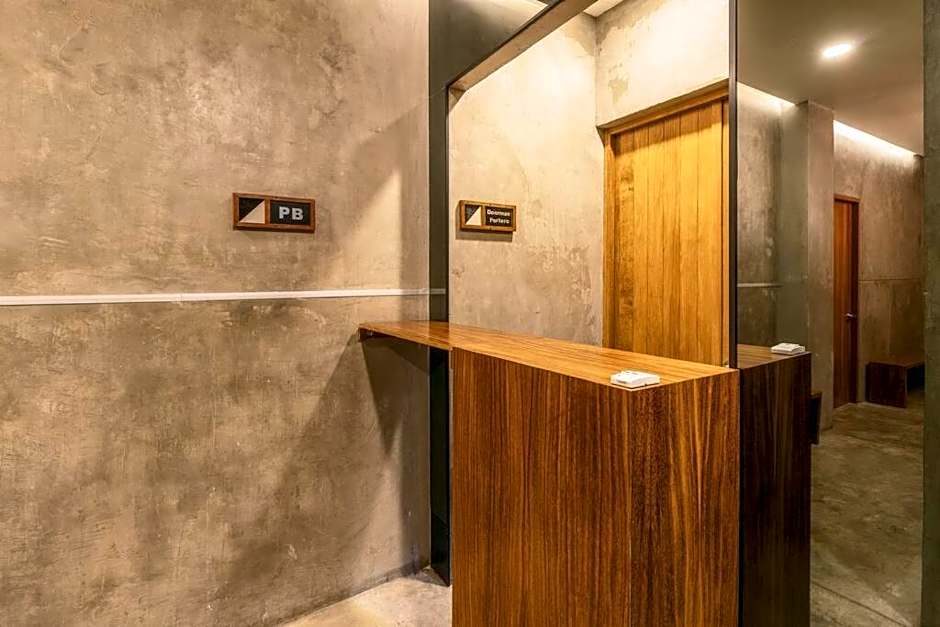 L102 New studio apt 1Bdrm 1bath AC Rooftop