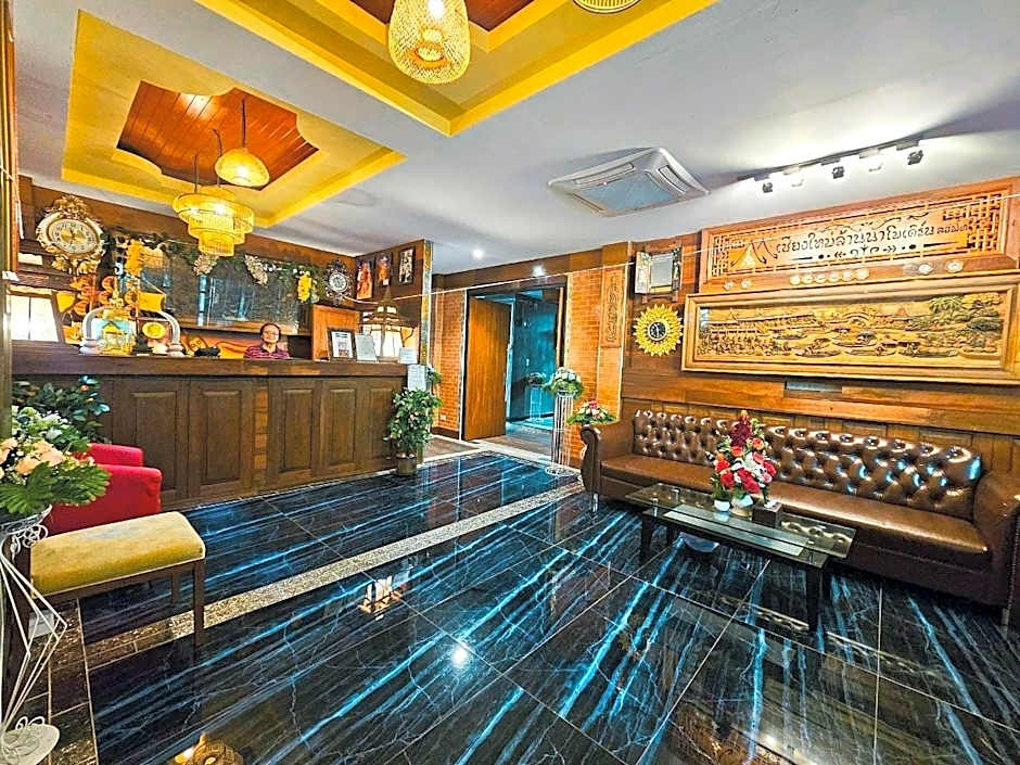 Chiangmai Lanna & Modern Loft Hotel