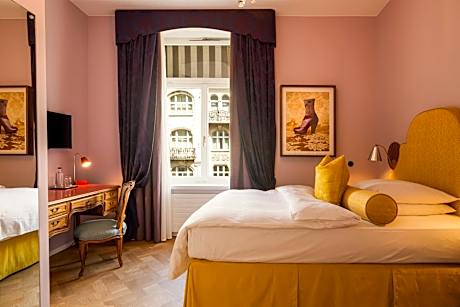 Superior Single Room with Queen-Size Bed