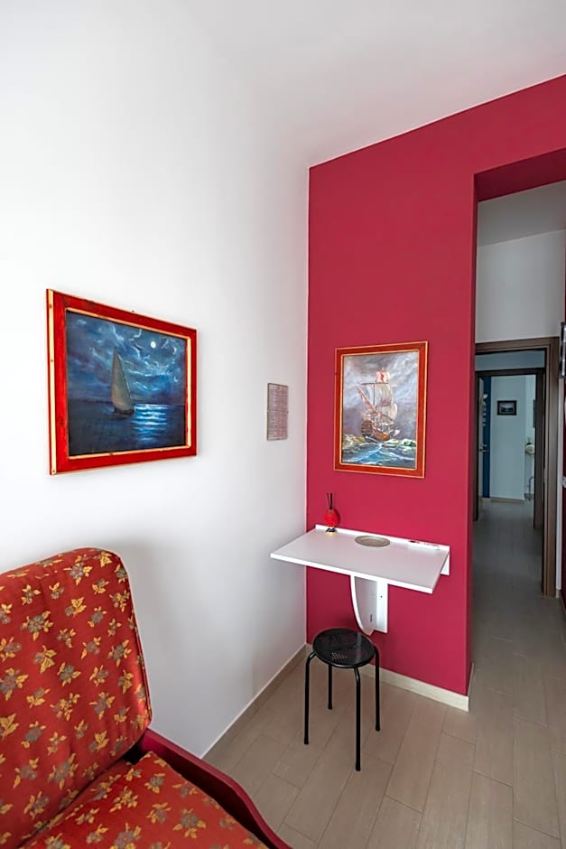 PalerMonAmour Art Gallery Suite