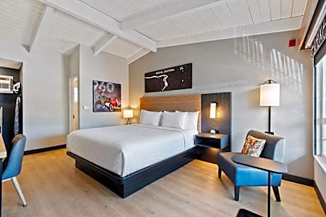 Thunderbird Lodge
