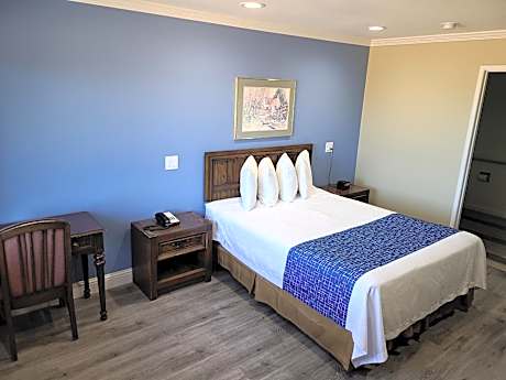 Queen Room - Disability Access/Non-Smoking