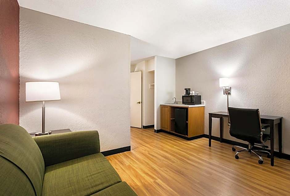 Red Roof Inn & Suites Knoxville East