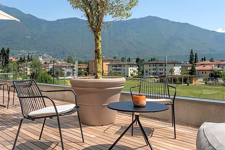 HOODY ACTIVE & HAPPINESS HOTEL