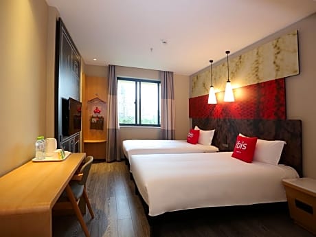 Superior Twin Room (2 Free Breakfast and 1 Hour Late Checkout)