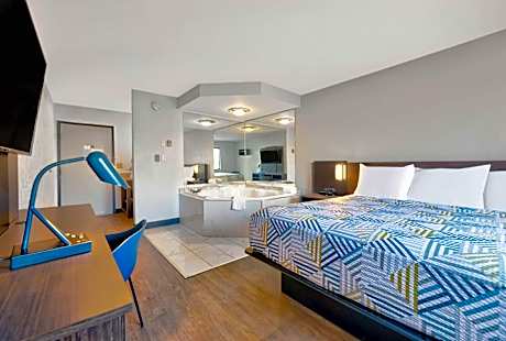 1 King Bed | Non-Smoking, Hot Tub