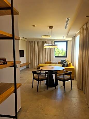 Galaxy Suite with Outdoor Hot Tub and Pool View