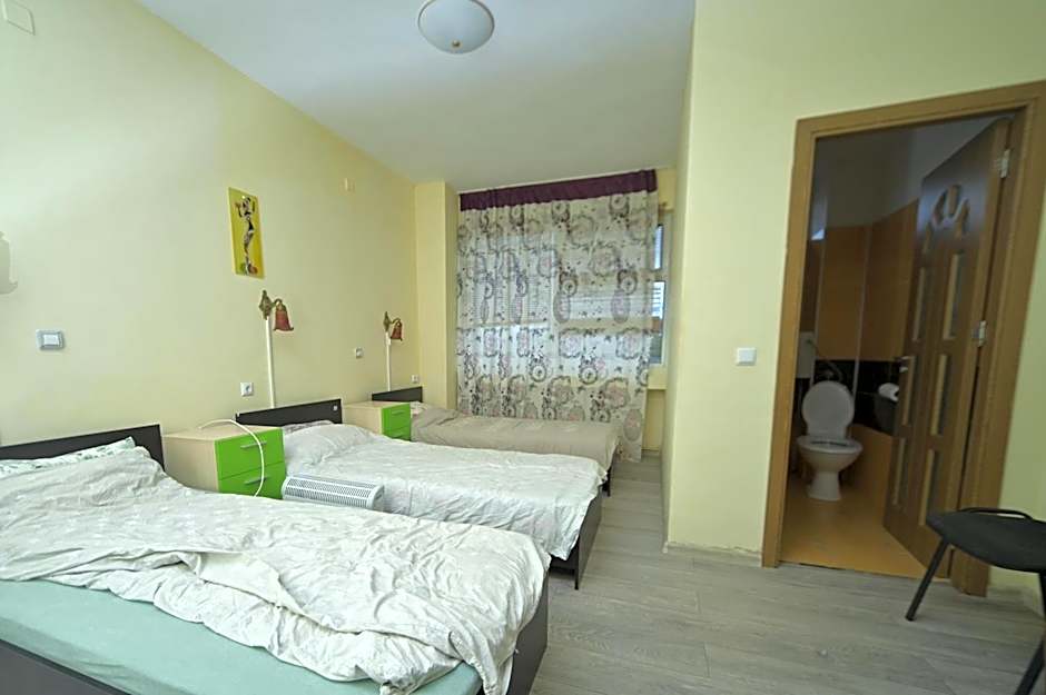 Zdjęcie 1 z 2 — Triple Room