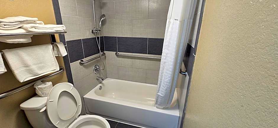 Super 8 by Wyndham Kingsville