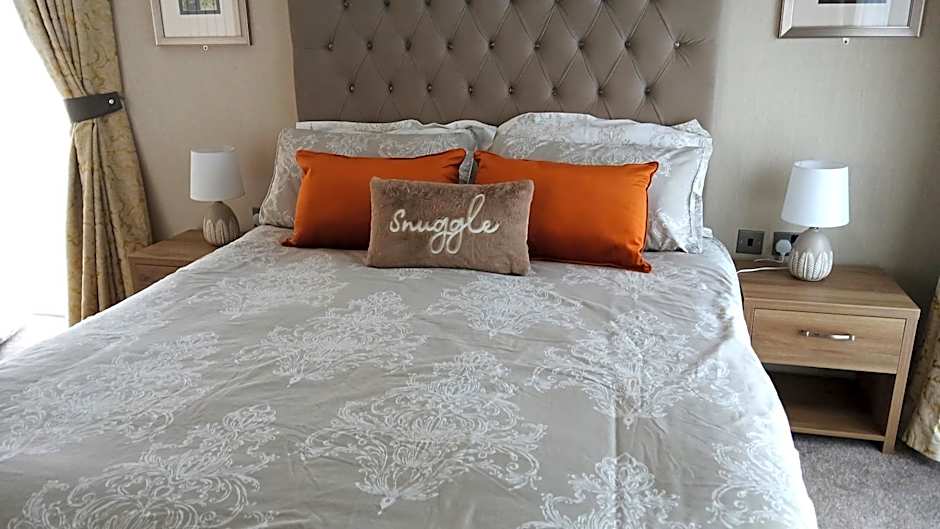 Couples Break Bluebell Luxury Lodge Skegness at Southview with pond view