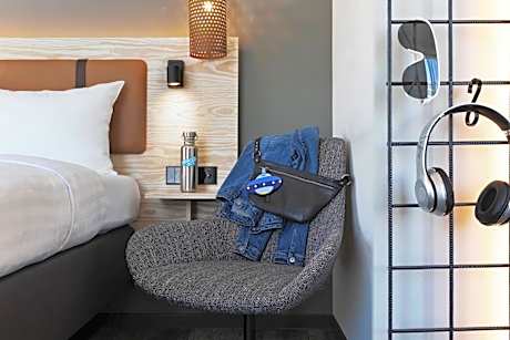 Moxy Queen Sleeper, Guest room, 1 Queen