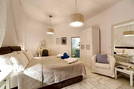 Junior Suite with Caldera View