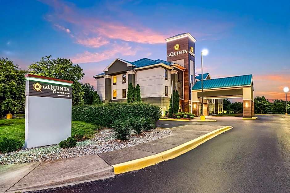 La Quinta Inn & Suites by Wyndham Louisville East