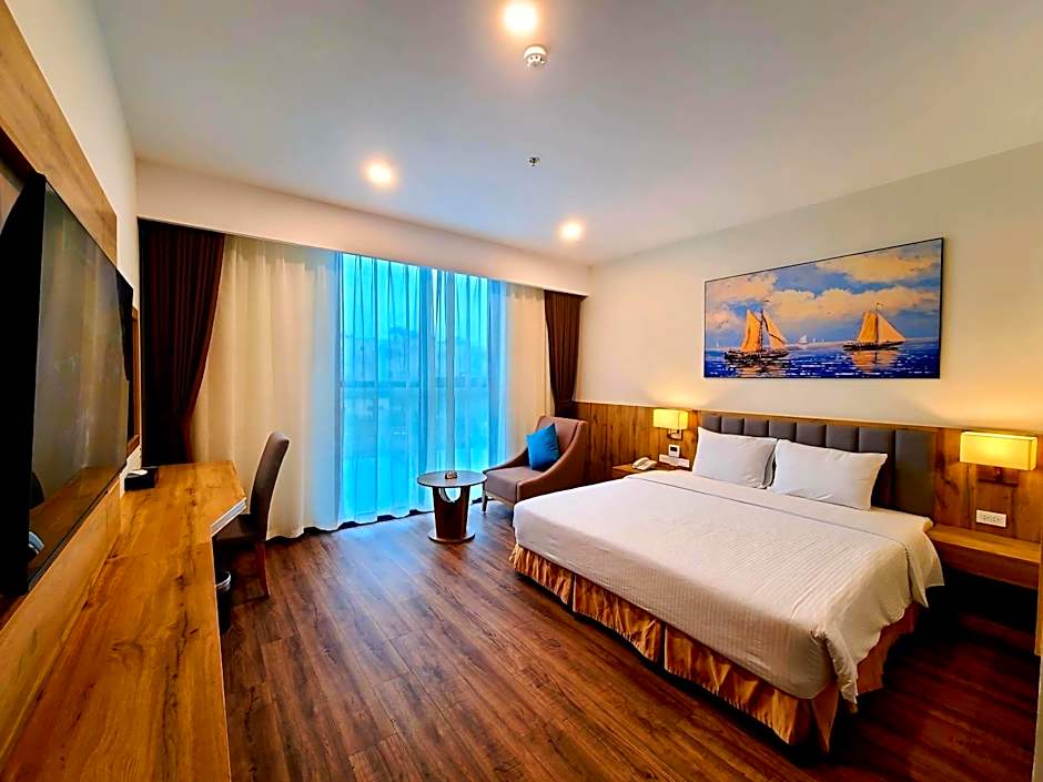 Photo 1 of 1 of Superior 1 King Bed