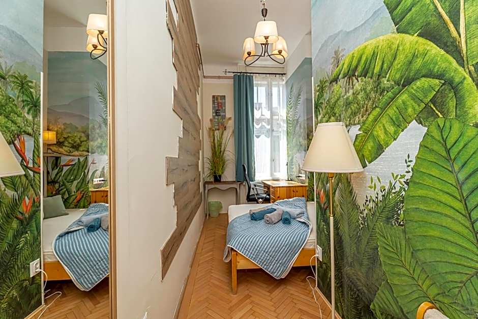 Acacia Private Rooms & Studios