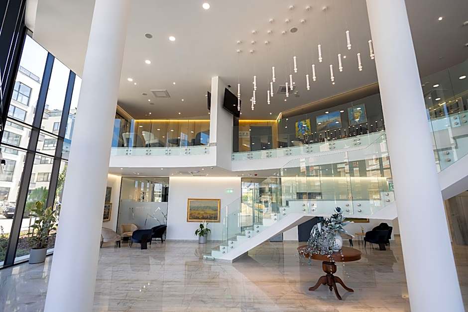 Blue Star Luxury Hotel 4*