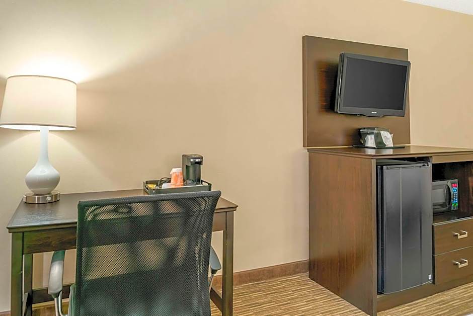 Quality Inn & Suites Monroe