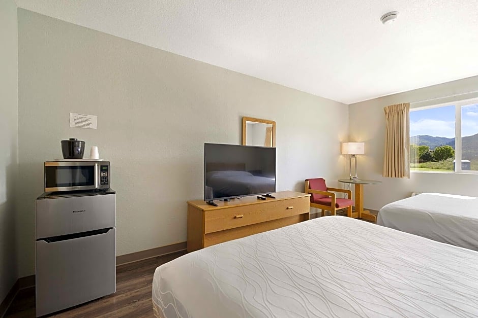 Garibaldi Inn at the Bay