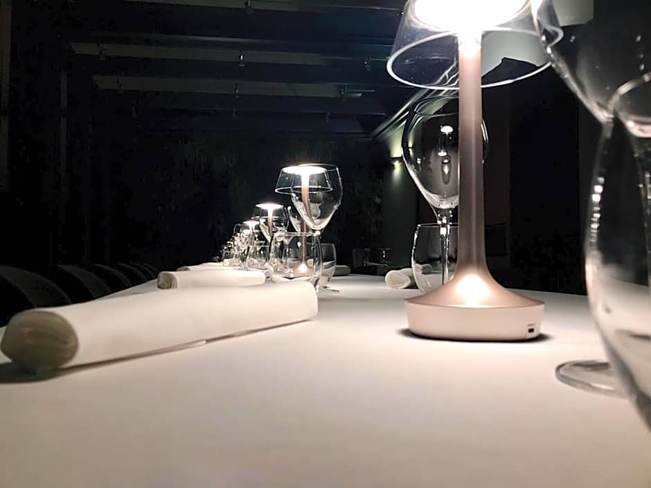 Bacã Suites, Restaurant & Bar