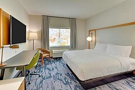 King Room with Roll-In Shower - Mobility Access/Hearing Accessible