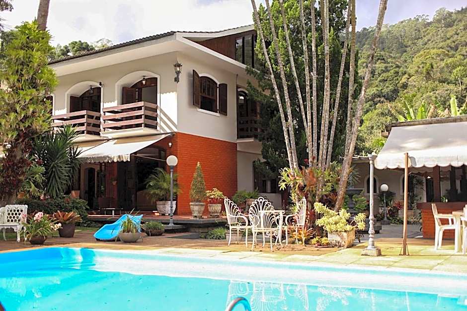 Casa com Piscina e Área Gourmet em Mury