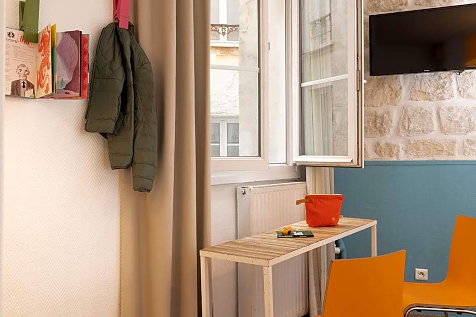 Le Regent Montmartre by Hiphophostels